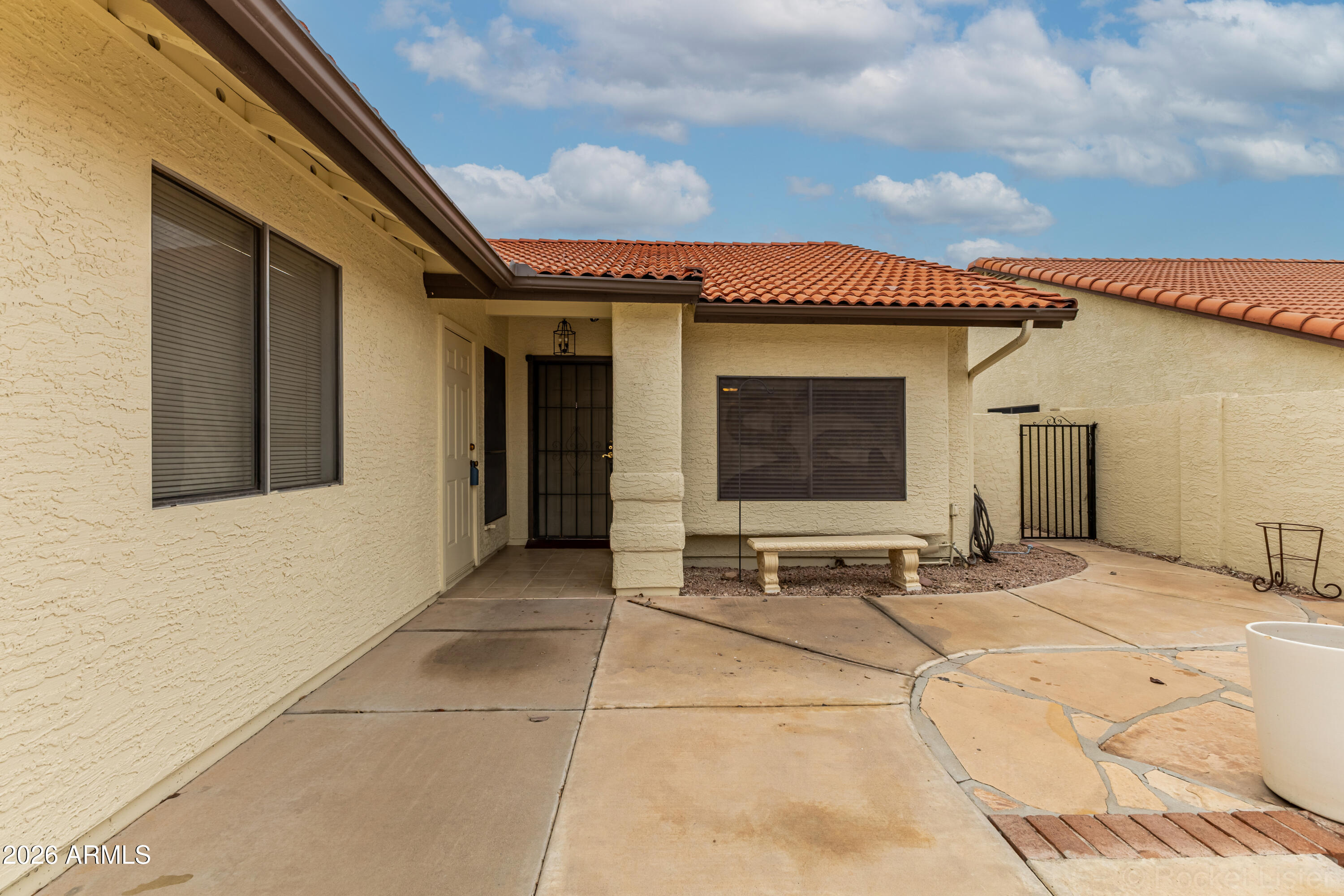 542 South Higley Road, Unit 61 Mesa, AZ 85206 - Photo 4 of 33 a view of house with backyard