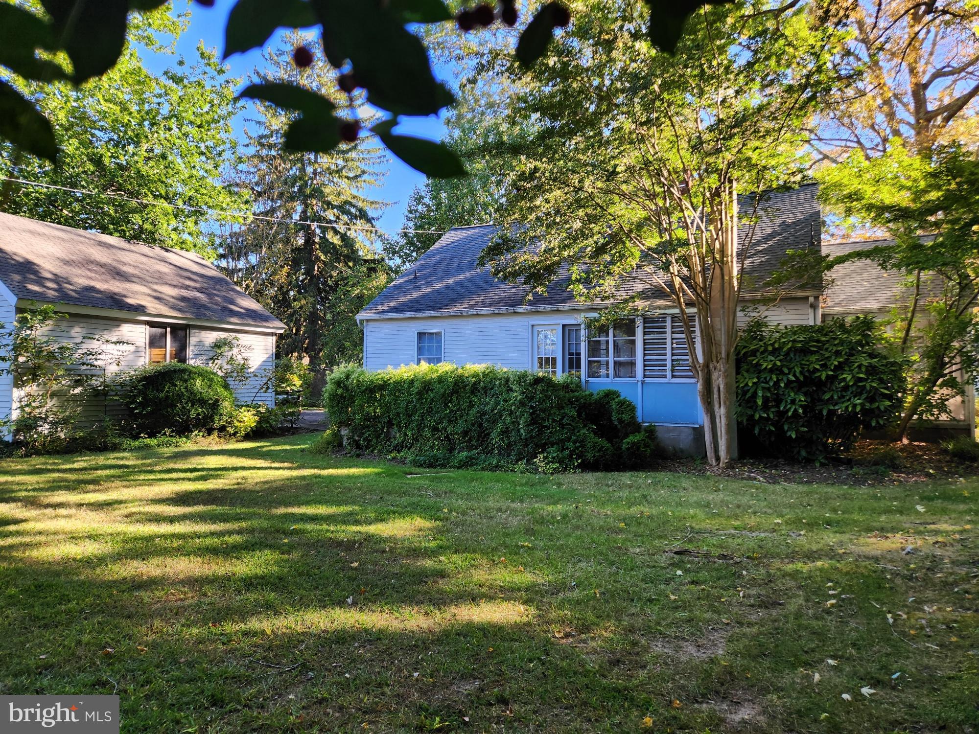 28538 Edgemere Road Easton, MD 21601 - Photo 24 of 27 Comfortable backyard and deck