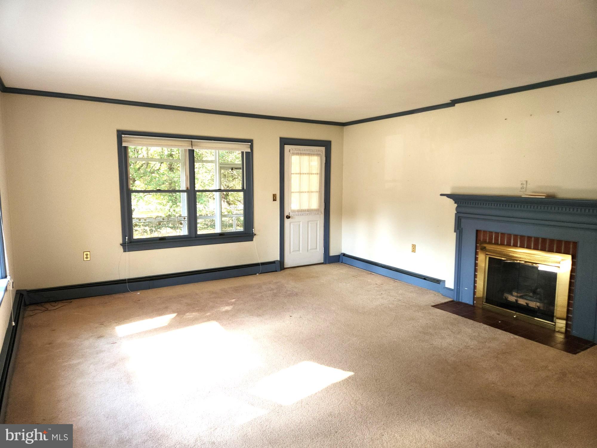 28538 Edgemere Road Easton, MD 21601 - Photo 3 of 27 Living Room 21'X16' with fireplace