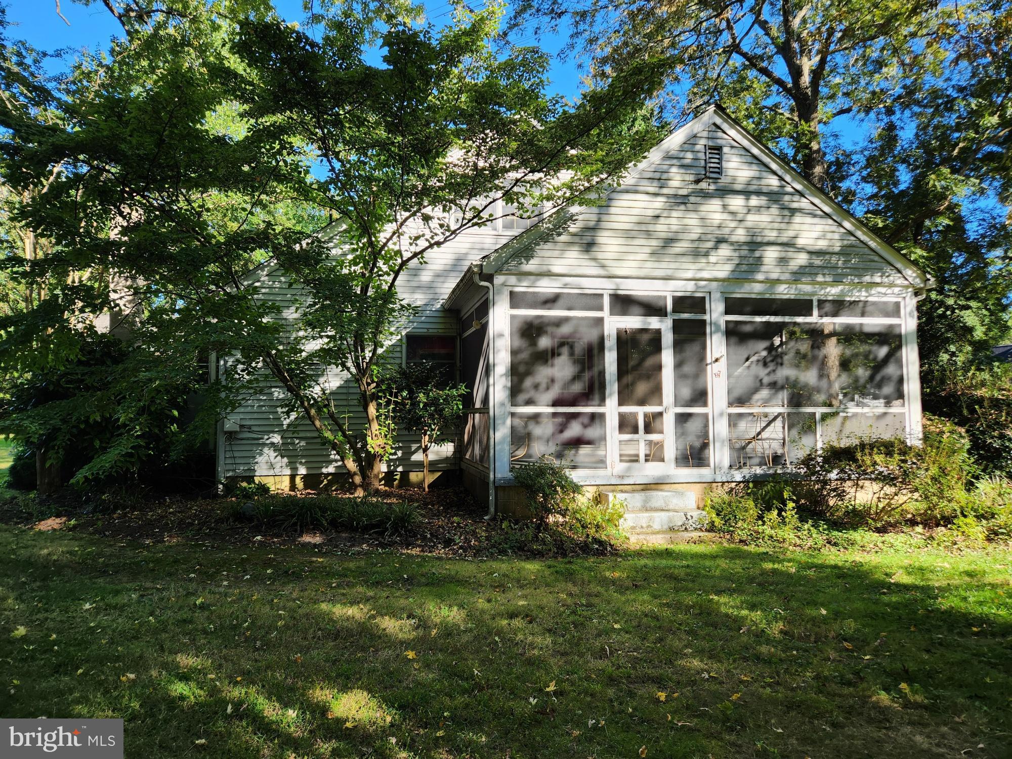 28538 Edgemere Road Easton, MD 21601 - Photo 10 of 27 Screened porch for those lovely Days