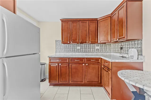 $3,800 | 18 Rhode Island Avenue, Unit 3, Newport, RI 02840