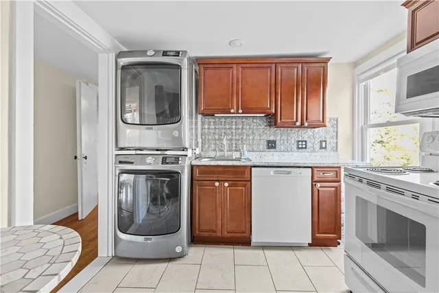 $3,800 | 18 Rhode Island Avenue, Unit 3, Newport, RI 02840