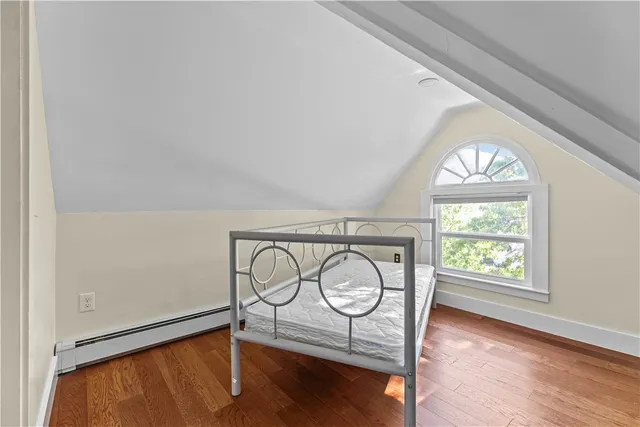 $3,800 | 18 Rhode Island Avenue, Unit 3, Newport, RI 02840