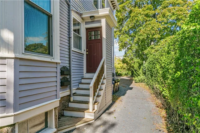 $3,800 | 18 Rhode Island Avenue, Unit 3, Newport, RI 02840