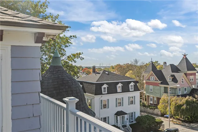 $3,800 | 18 Rhode Island Avenue, Unit 3, Newport, RI 02840