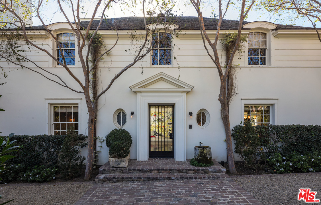 651 Siena Way Los Angeles, CA 90077 - Photo 2 of 49