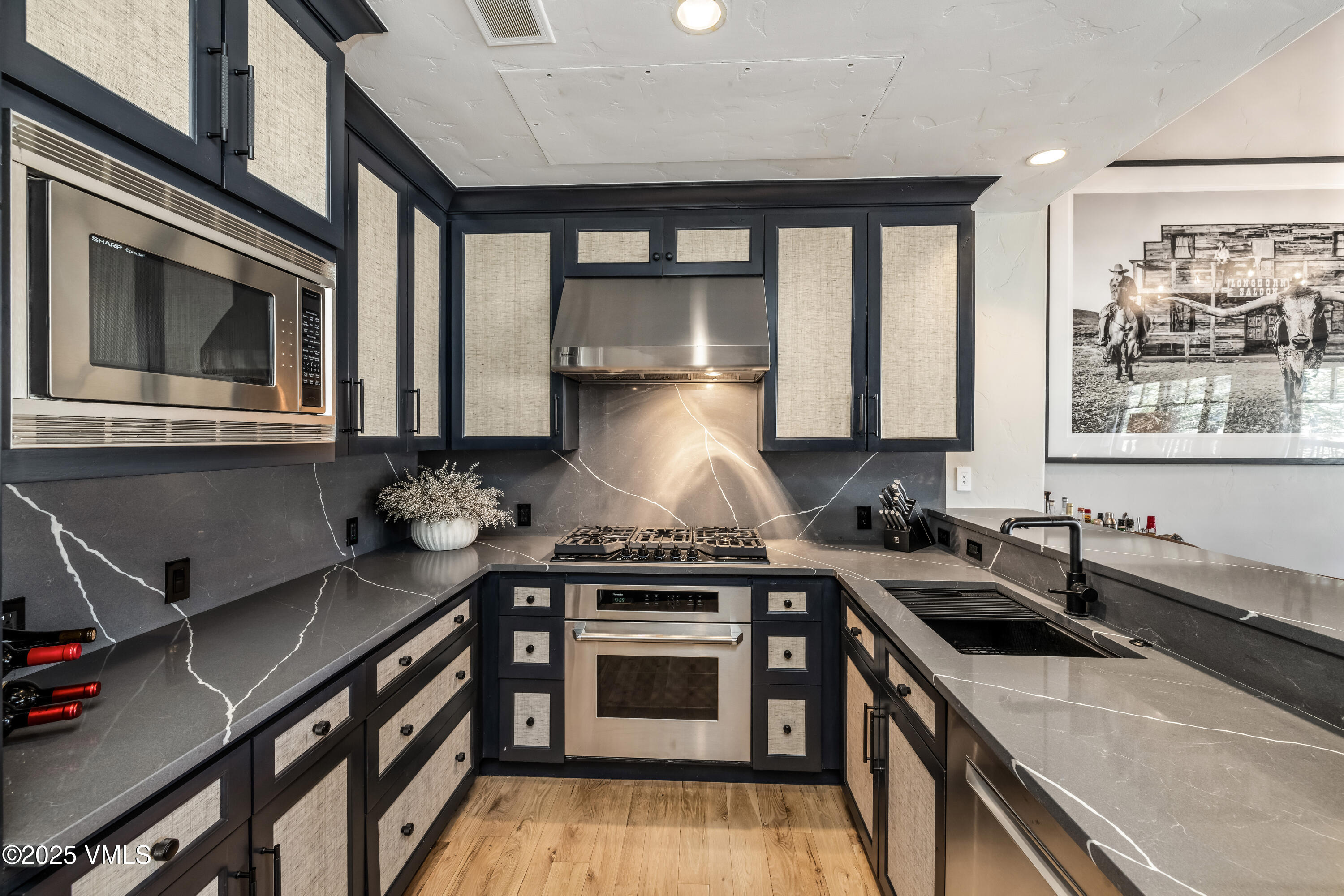 130 Daybreak Ridge Road, Unit R401 Avon, CO 81620 - Photo 14 of 39 Kitchen
