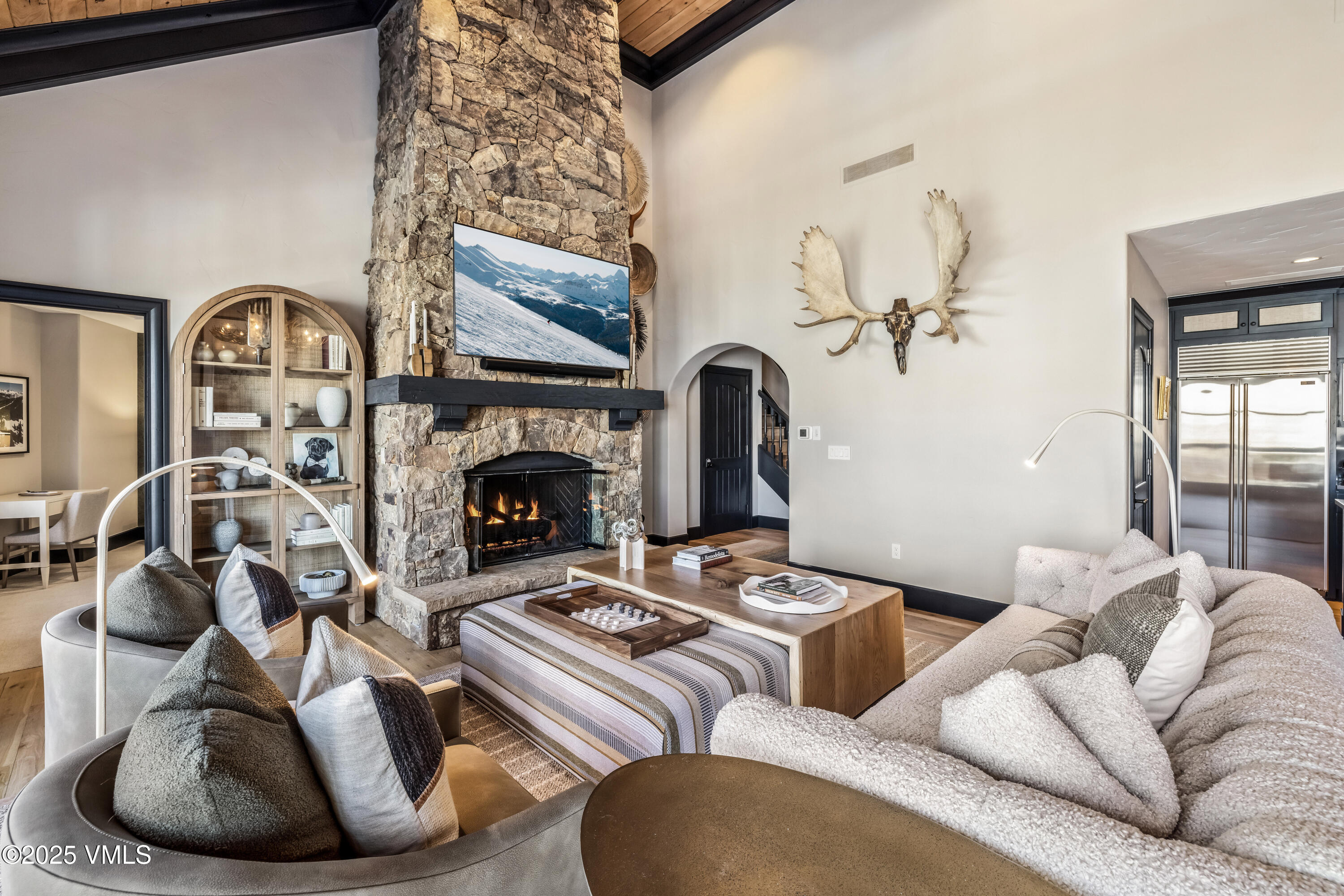 130 Daybreak Ridge Road, Unit R401 Avon, CO 81620 - Photo 4 of 39 Living Room