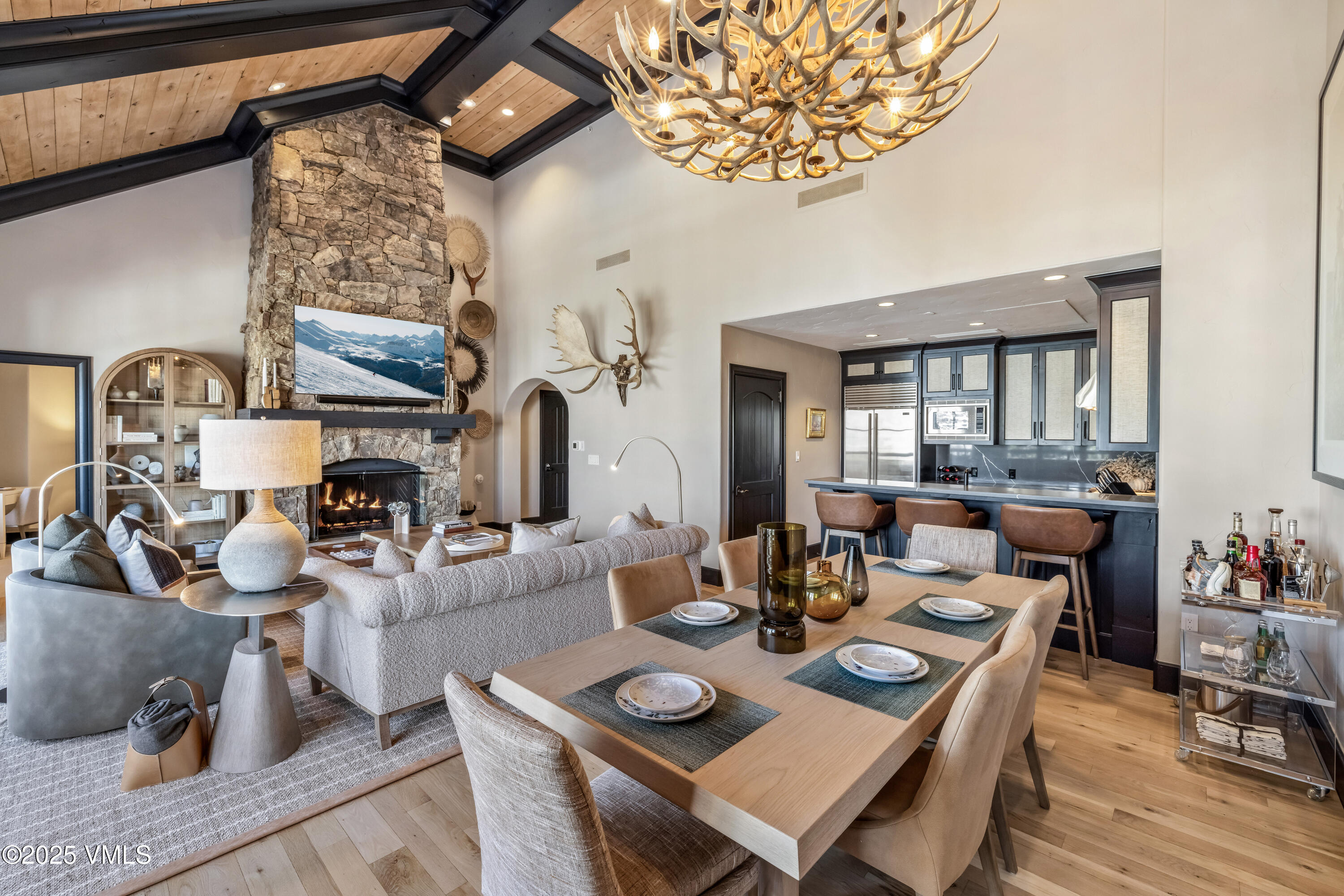 130 Daybreak Ridge Road, Unit R401 Avon, CO 81620 - Photo 8 of 39 Living Room/Dining Room
