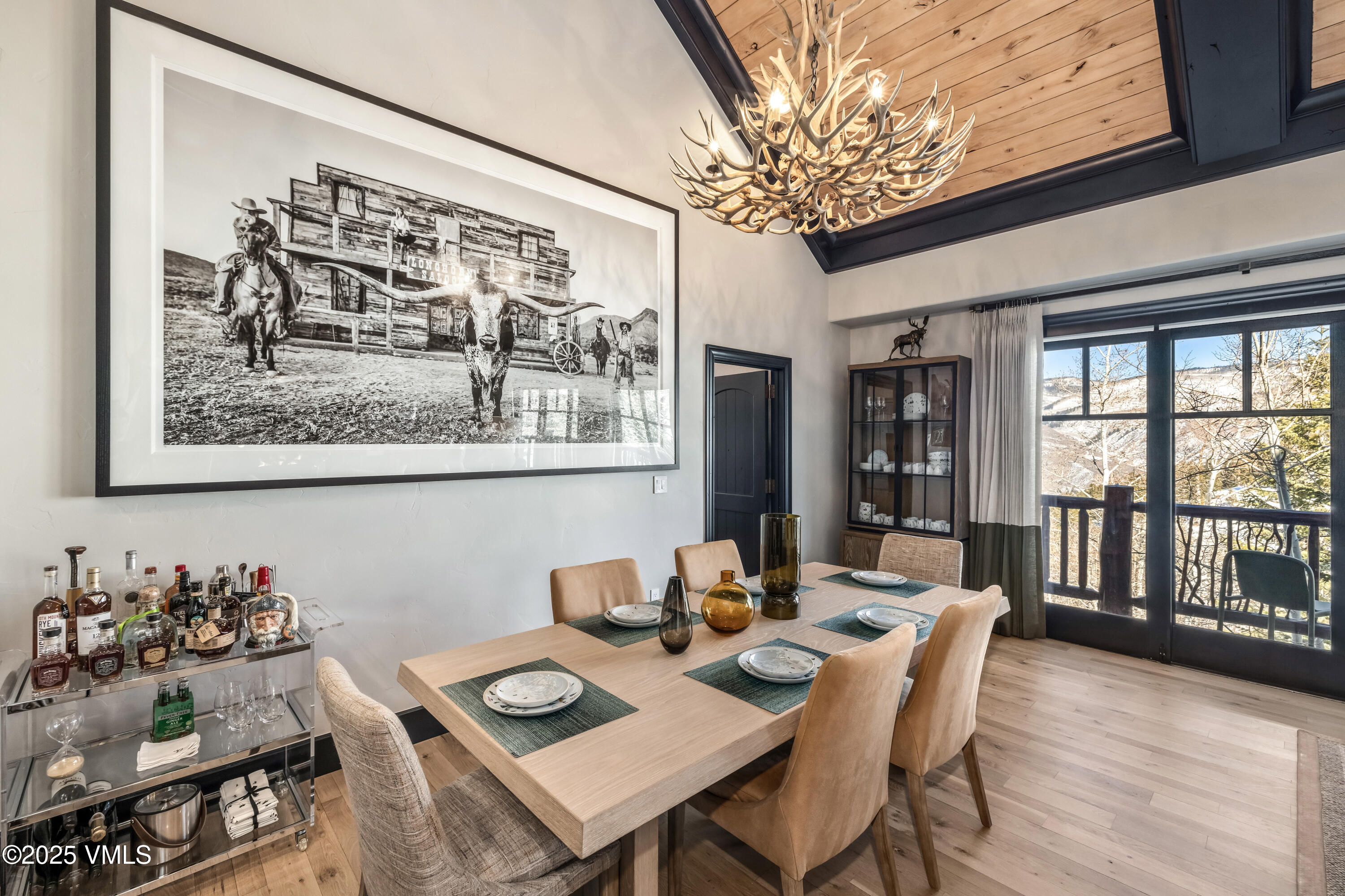 130 Daybreak Ridge Road, Unit R401 Avon, CO 81620 - Photo 10 of 39 Dining Room