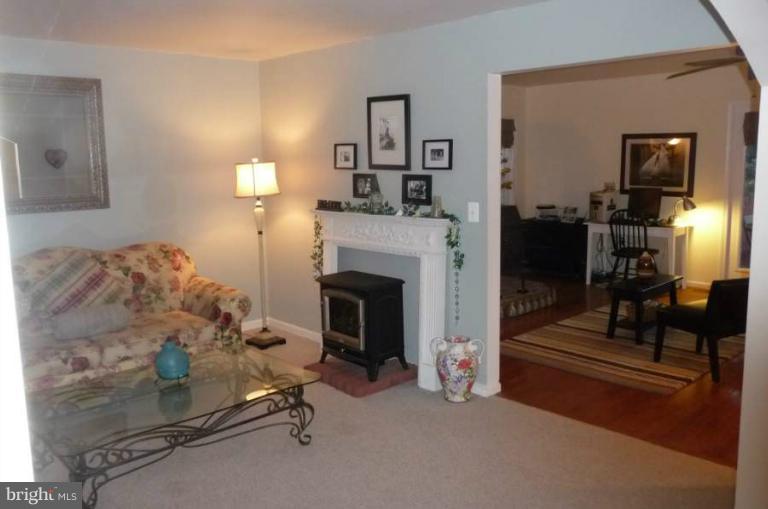 17501 Country View Way Mount Airy, MD 21771 - Photo 18 of 18 Living Room