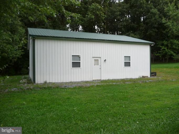 17501 Country View Way Mount Airy, MD 21771 - Photo 4 of 18 Garage 1