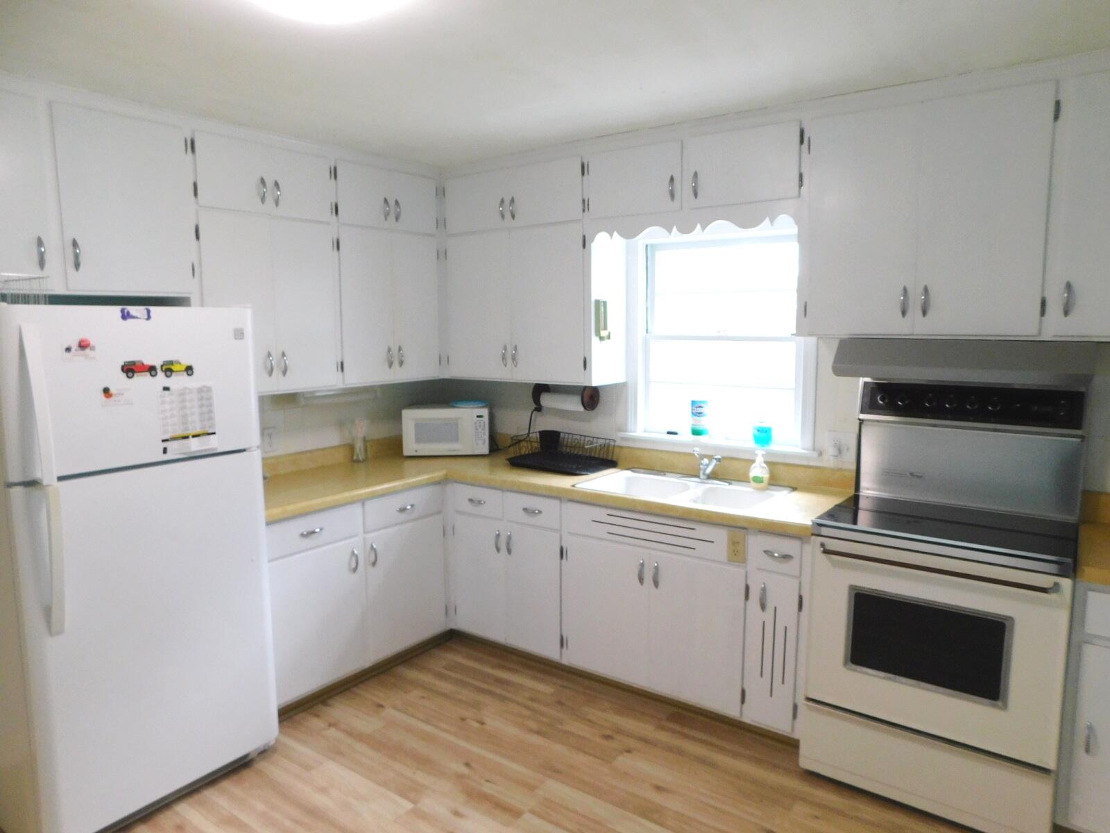 535 Chippewa Road Benton Harbor, MI 49022 - Photo 10 of 30 DSCN9395