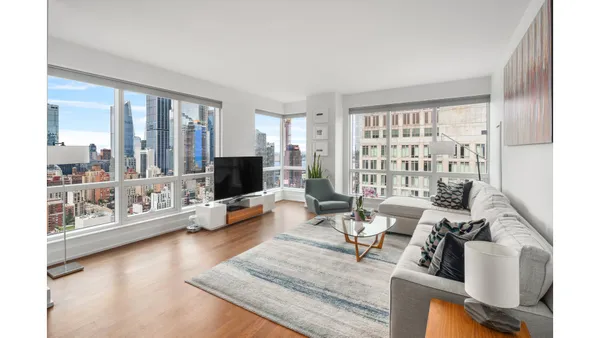 $6,200 | 350 West 42nd Street, Unit 32A | Hell's Kitchen