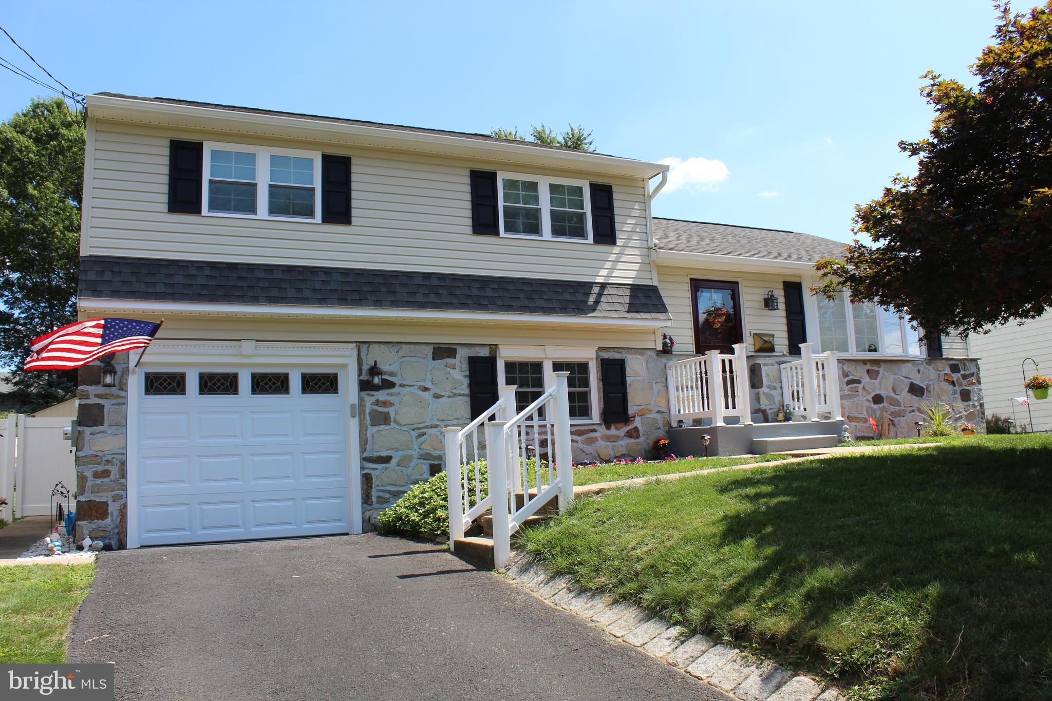 827 Phillips Road Warminster, PA 18974 - Photo 1 of 37 Gallery Image 1