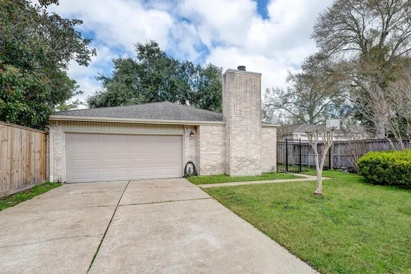 $1,900 | 18506 Glen Briar Lane, Houston, TX 77084