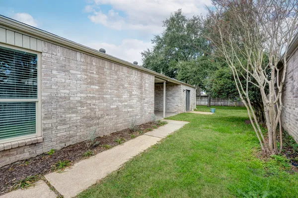 $1,900 | 18506 Glen Briar Lane, Houston, TX 77084