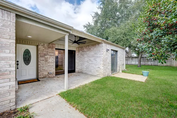 $1,900 | 18506 Glen Briar Lane, Houston, TX 77084