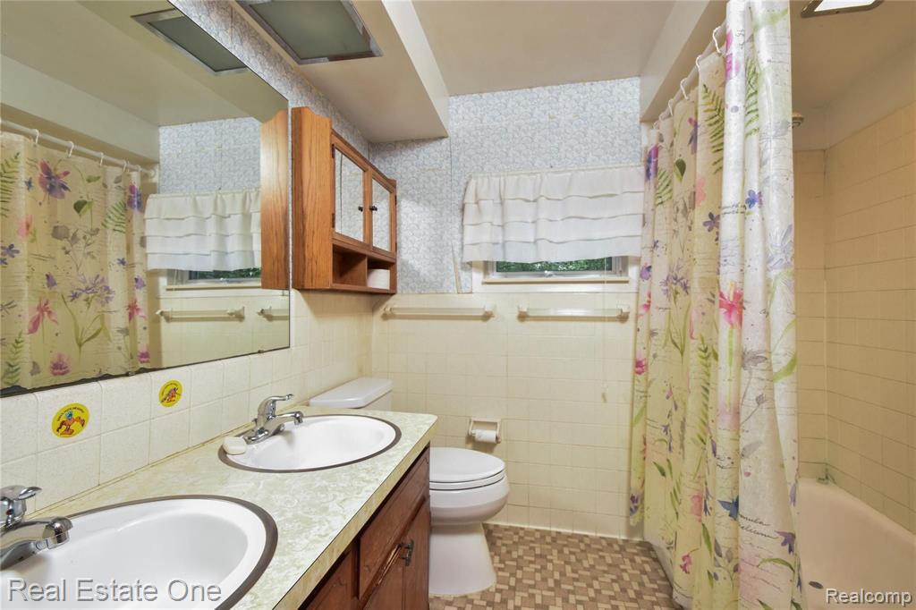 2555 South Livernois Road Rochester Hills, MI 48307 - Photo 10 of 17