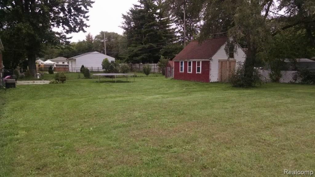 31040 Hayes Road Fraser, MI 48026 - Photo 12 of 19 IMG_20140911_141120430.jpg