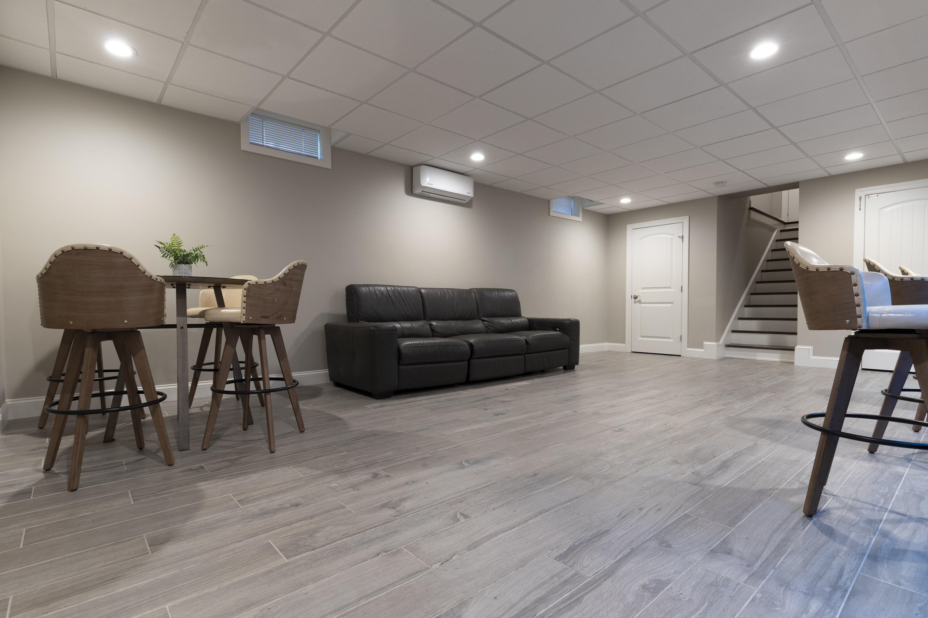 52 Boardley Road Sandwich, MA 02563 - Photo 44 of 100 a living room with furniture