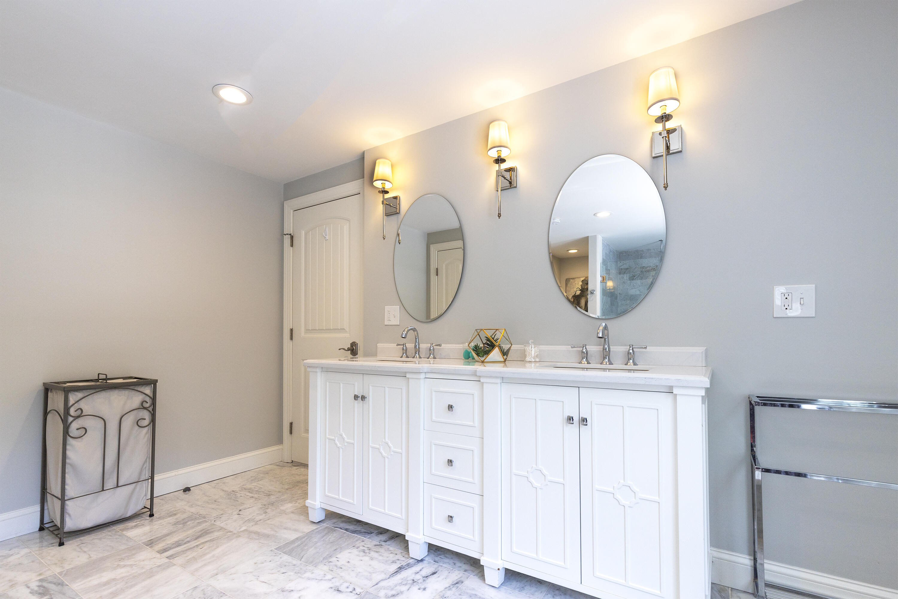 52 Boardley Road Sandwich, MA 02563 - Photo 56 of 100 a en suite bathroom with double vanity a sink a vanity and a mirror