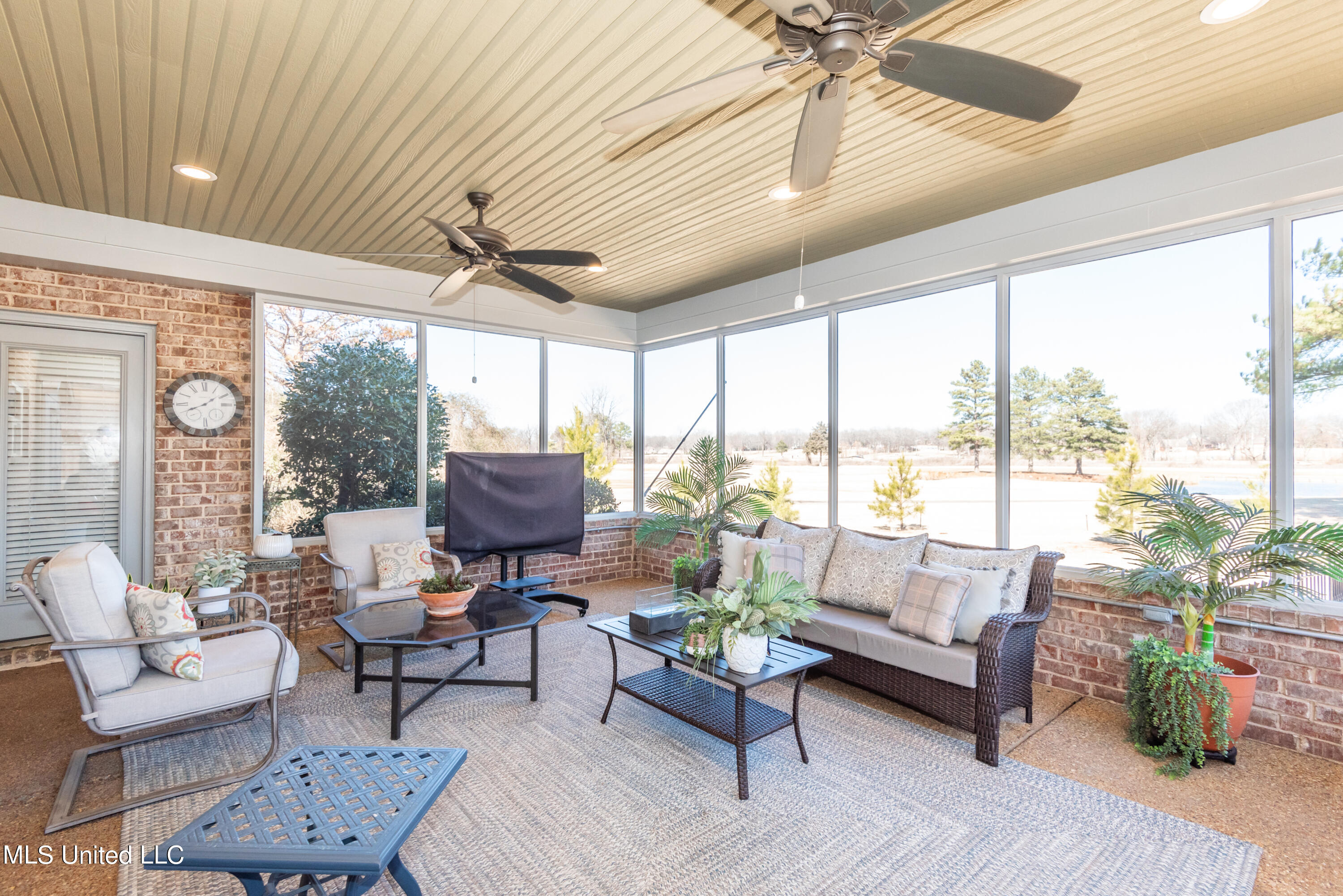 5254 Nail Road, Unit E Olive Branch, MS 38654 - Photo 23 of 34 Screen porch