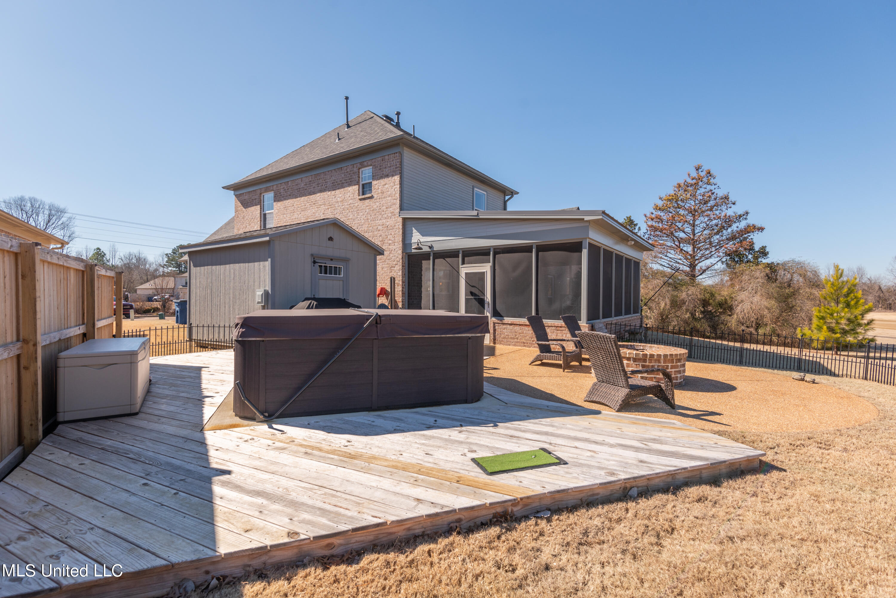 5254 Nail Road, Unit E Olive Branch, MS 38654 - Photo 27 of 34 Backyard Deck