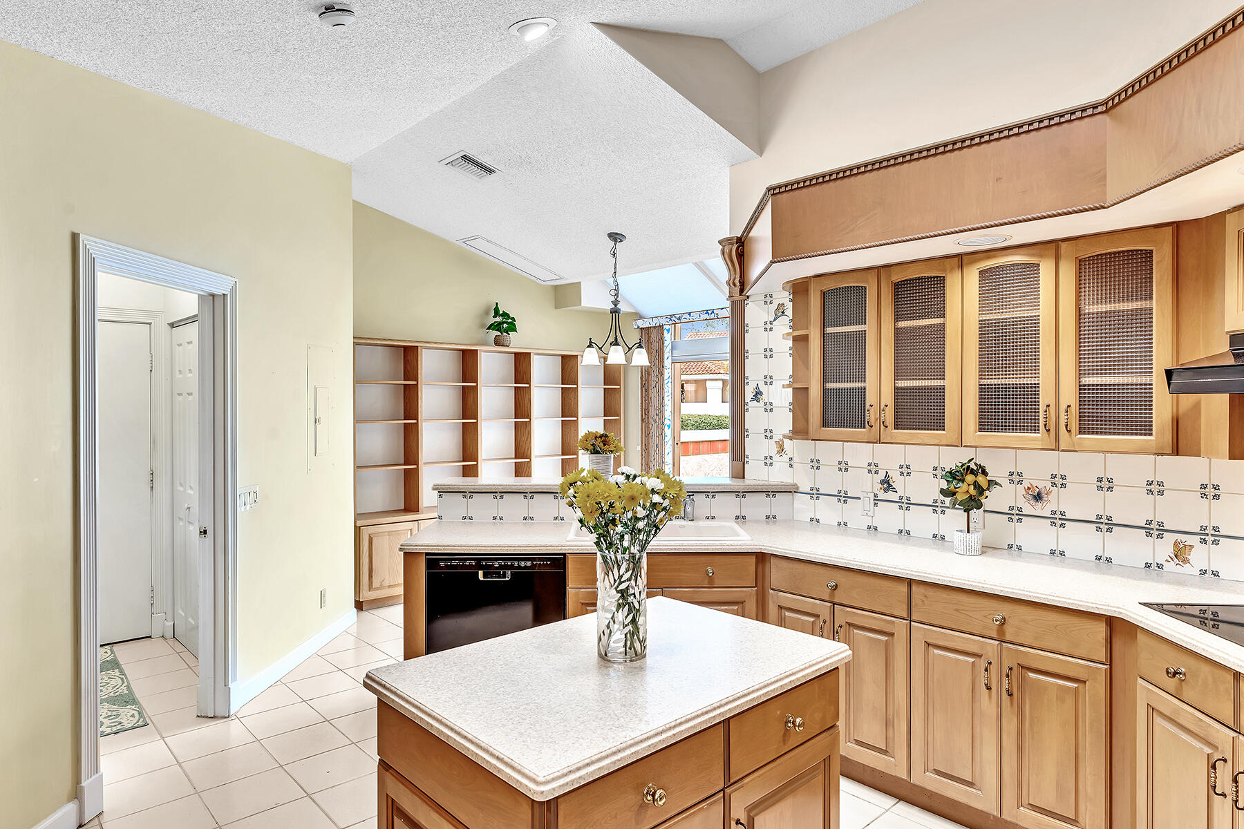 7417 Campo Florido Boca Raton, FL 33433 - Photo 47 of 74 Kitchen w Center Island