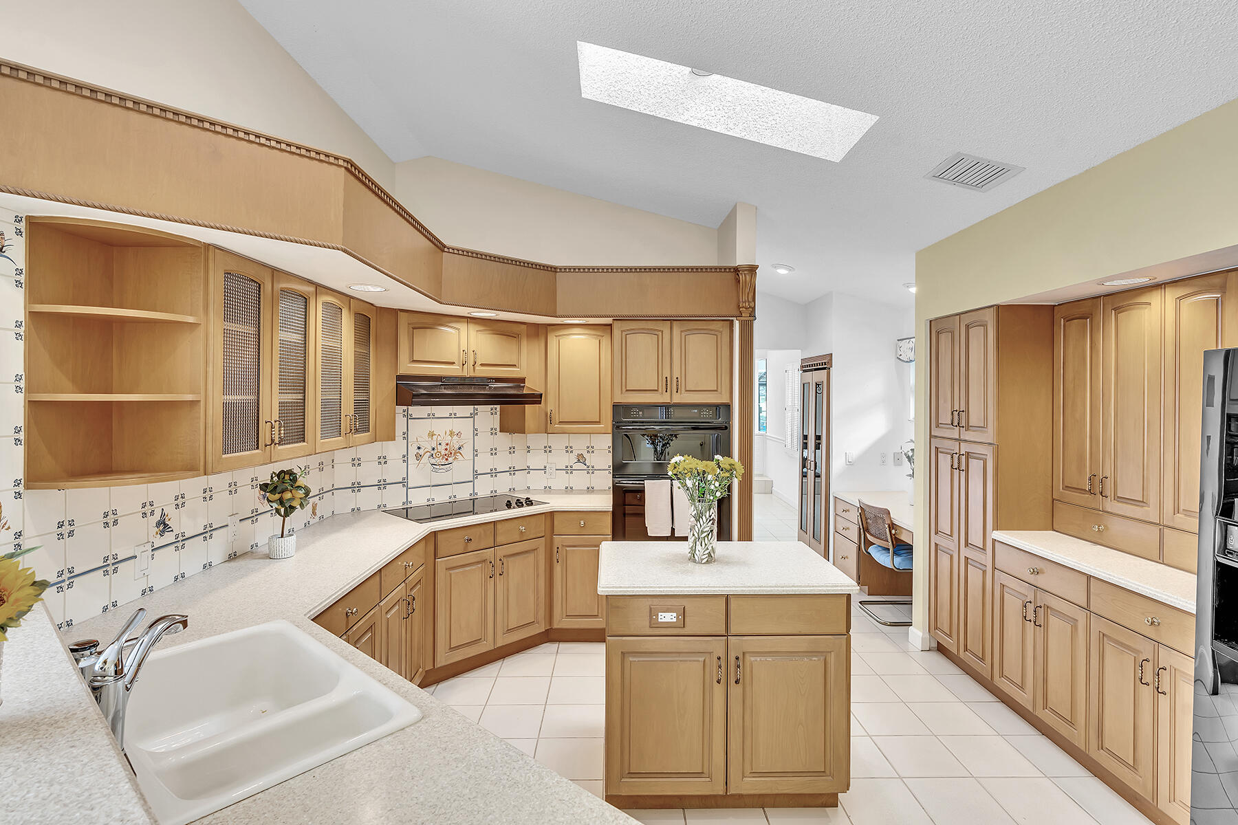 7417 Campo Florido Boca Raton, FL 33433 - Photo 48 of 74 Wood Cabinets