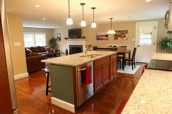 47 Moynihan Road Hamilton, MA 01982 - Photo 3 of 28 Gallery Image 3