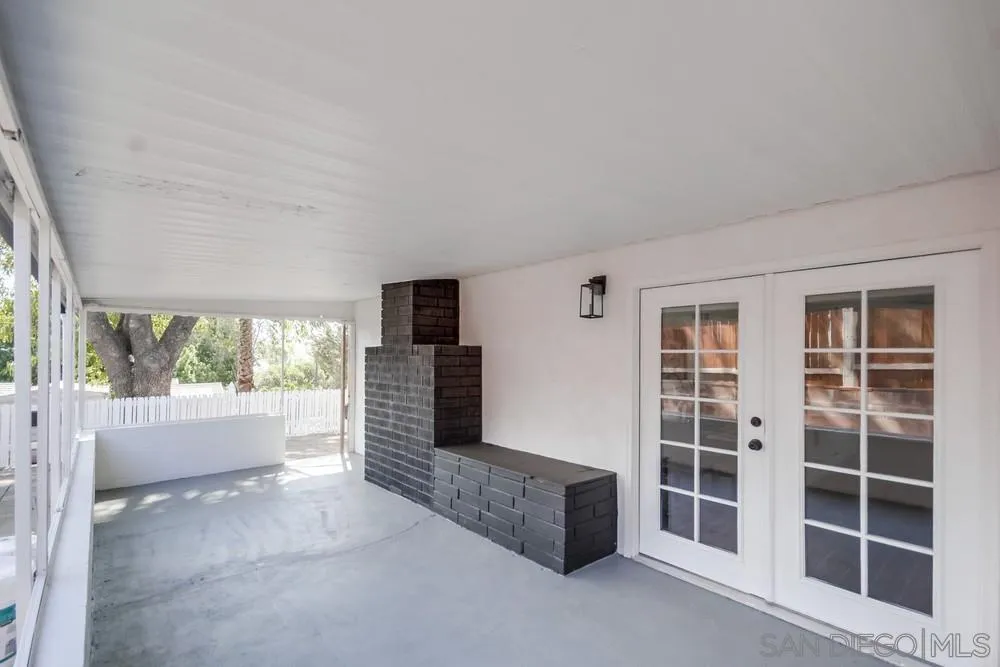 344 Mountain View Road El Cajon, CA 92021 - Photo 28 of 38 an empty room with windows