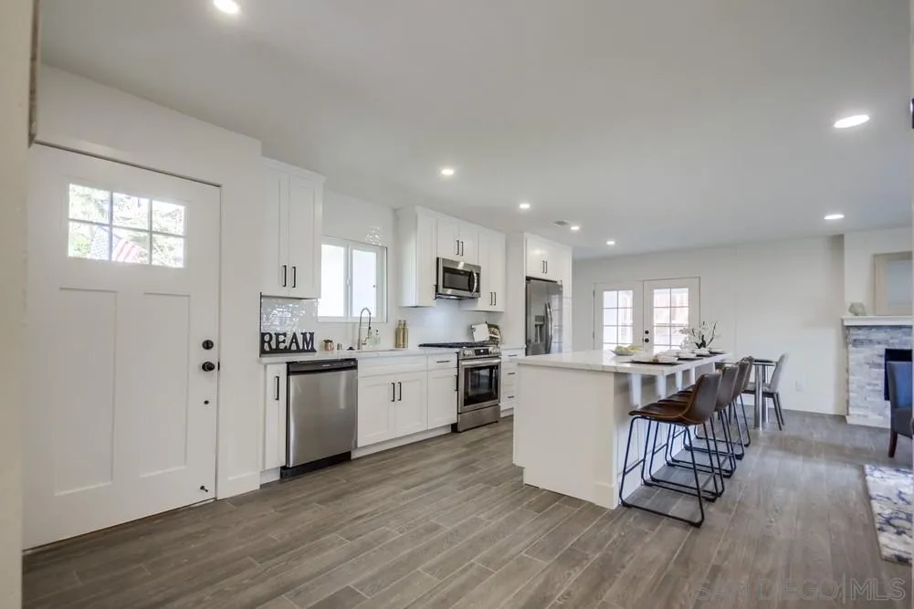 344 Mountain View Road El Cajon, CA 92021 - Photo 4 of 38 a kitchen with a table and chairs in it
