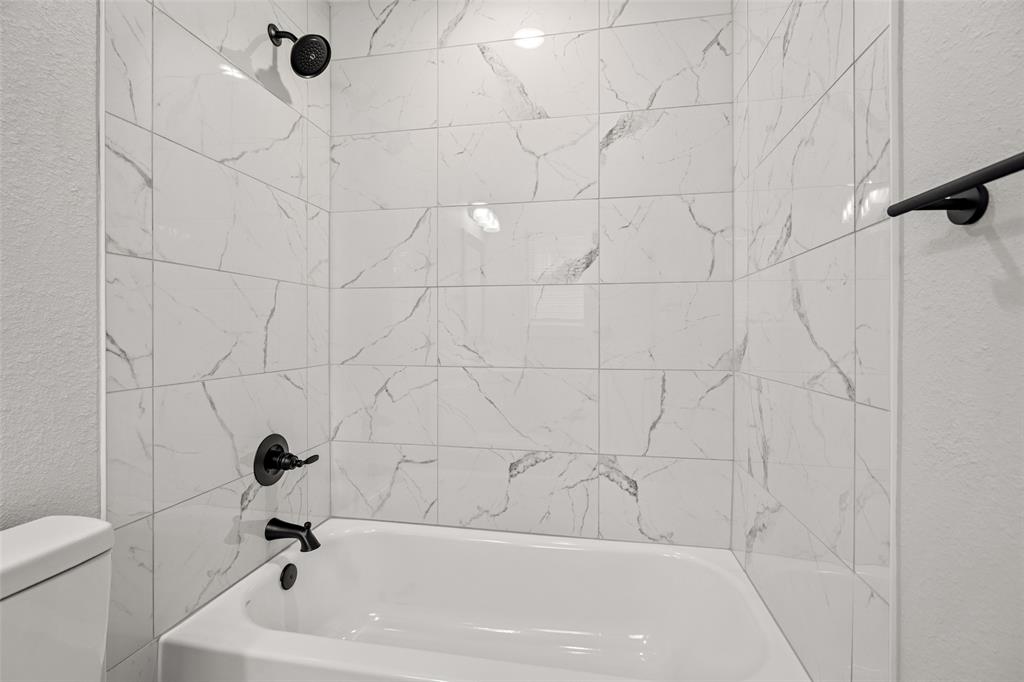 1506 West Main Street Denison, TX 75020 - Photo 19 of 38 a bathroom with a bathtub