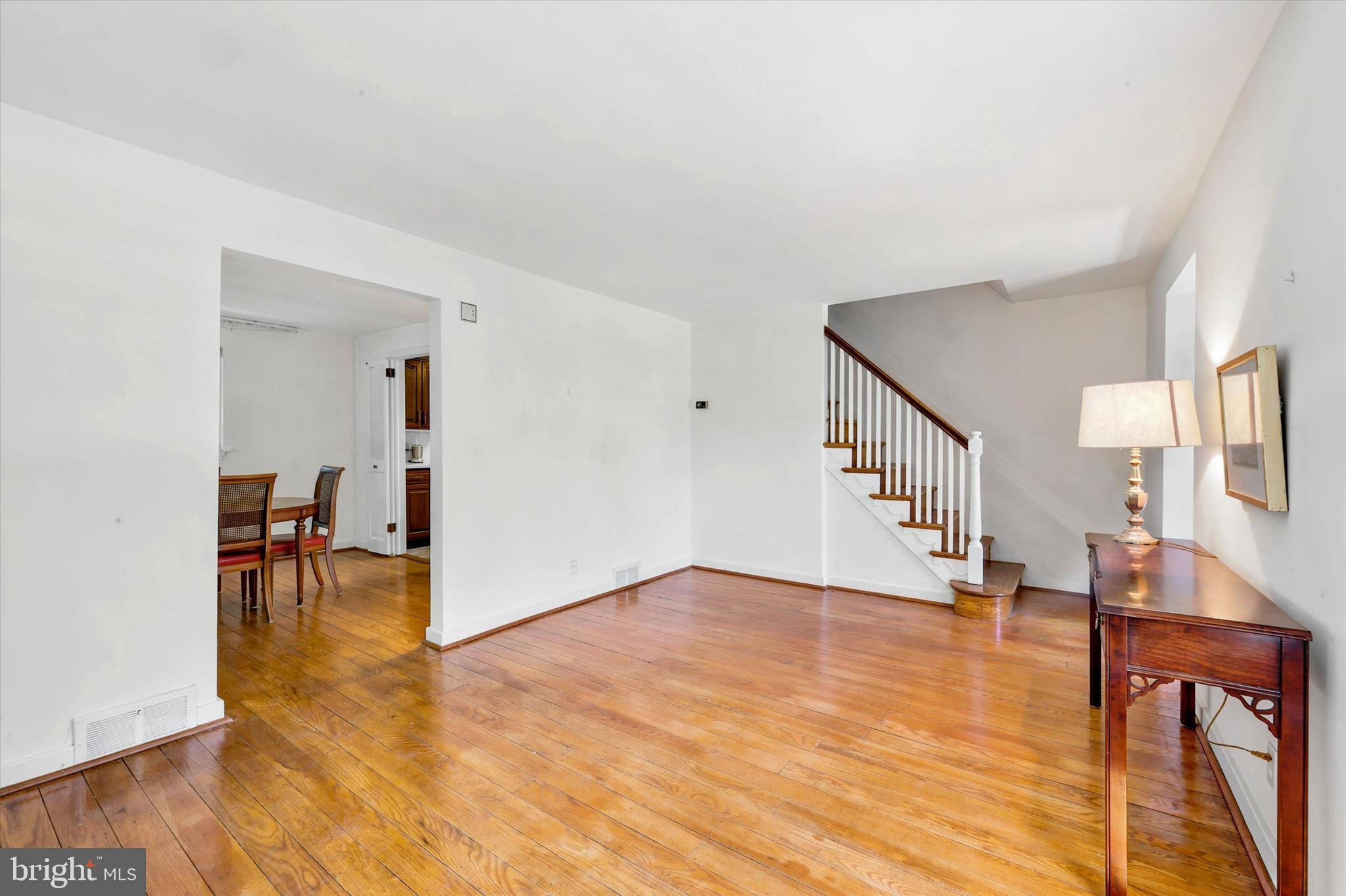 114 Rambling Way Springfield, PA 19064 - Photo 12 of 43 Neutral Paint makes it a blank slate for you!