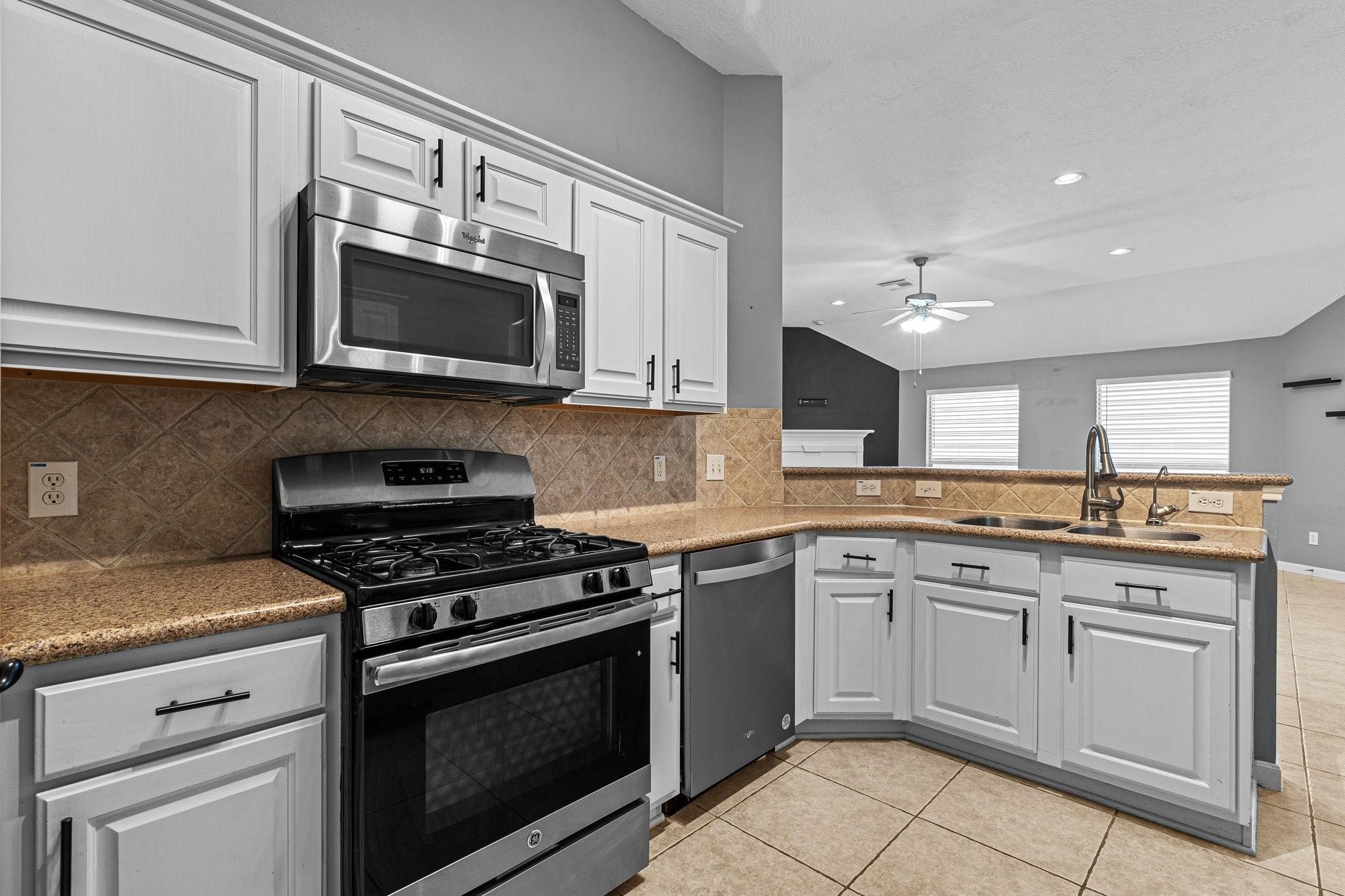 78 Dawns Edge Conroe, TX 77356 - Photo 5 of 20