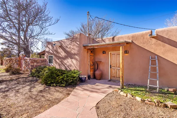 $1,595,000 | 12 La Vega, Lamy, NM 87540
