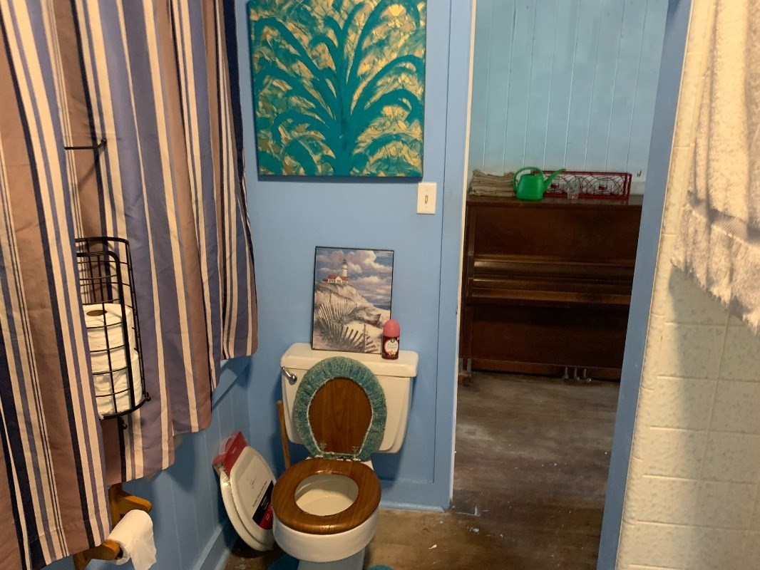 17-292 Volcano Road Kurtistown, HI 96749 - Photo 7 of 19 a bathroom with a toilet and a sink