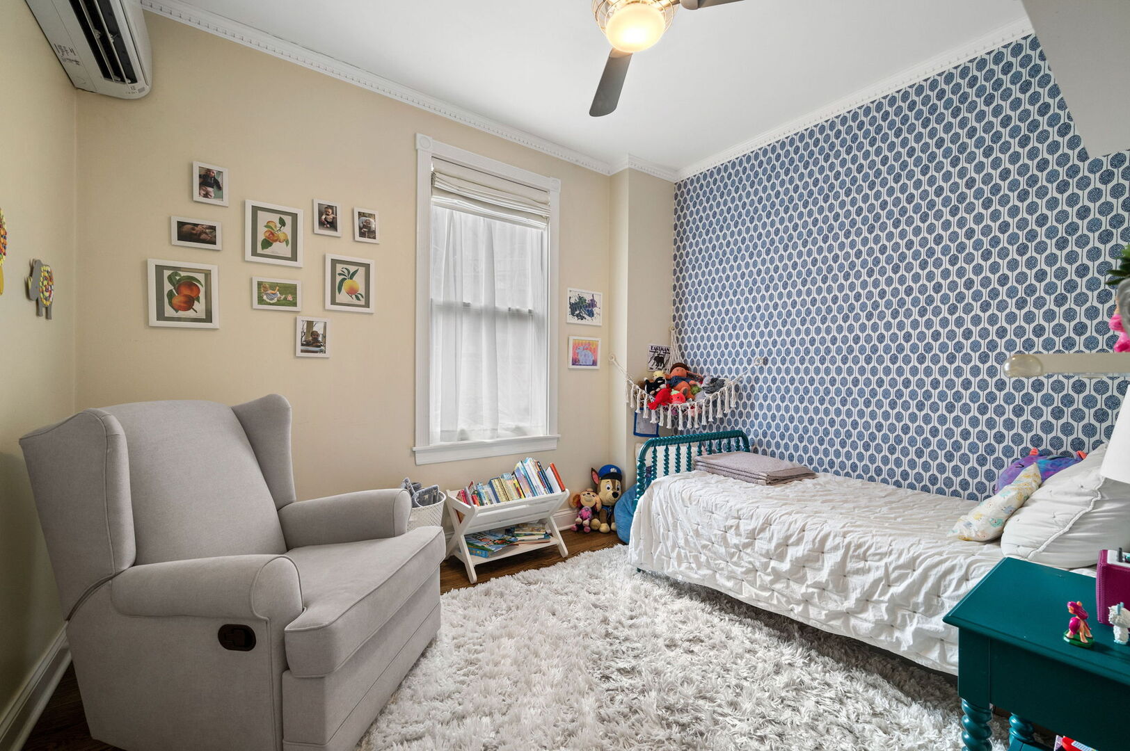 1213 North Paulina Street Chicago, IL 60622 - Photo 23 of 40 a bedroom with furniture and a window