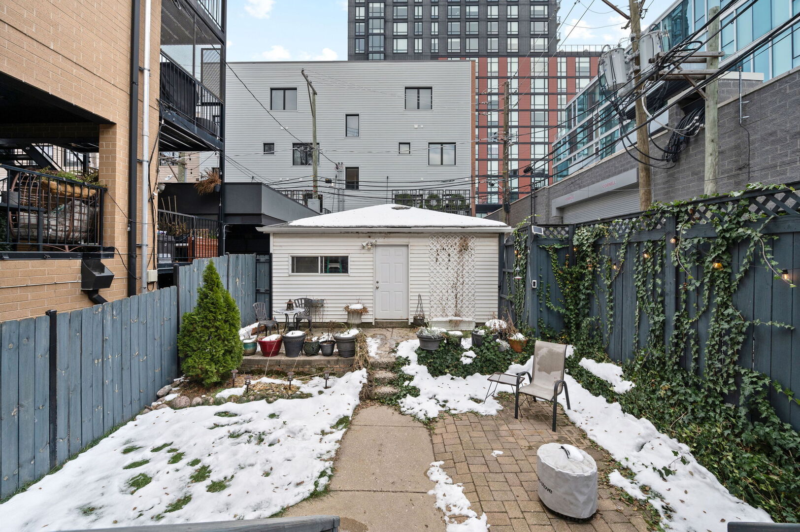 1213 North Paulina Street Chicago, IL 60622 - Photo 34 of 40 a view of a patio with couches table and chairs with wooden fence