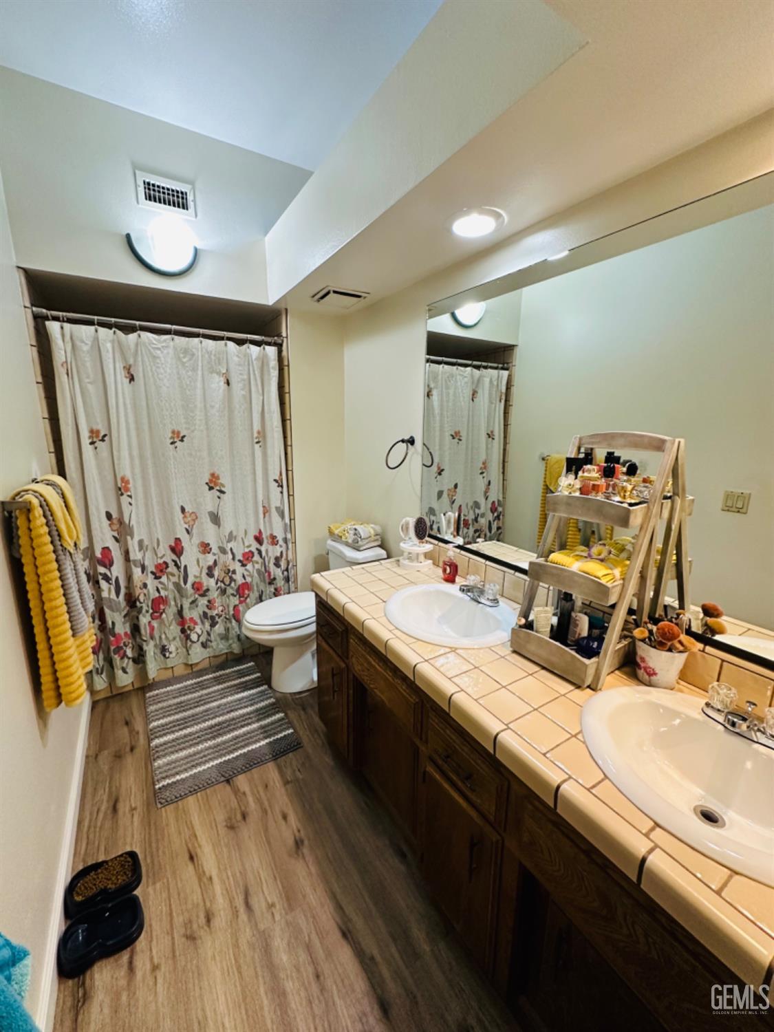 Undisclosed Address Bakersfield, CA 93309 - Photo 24 of 32 a bathroom with a sink mirror and vanity