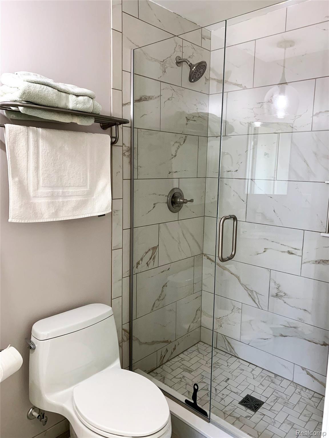 11843 Stoney Ridge Road Brighton, MI 48114 - Photo 29 of 38 2nd story master bath
