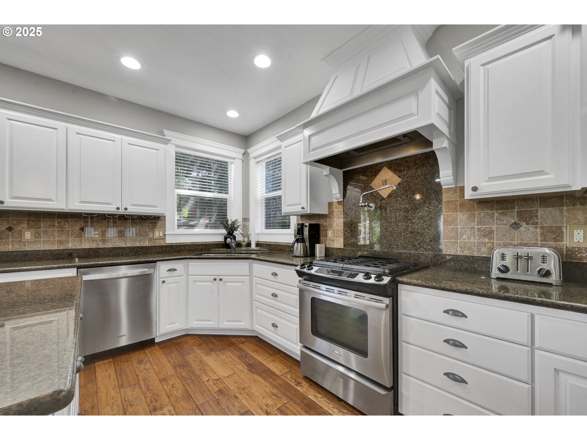 3430 Timberbrook Way Eugene, OR 97405 - Photo 5 of 37 Kitchen
