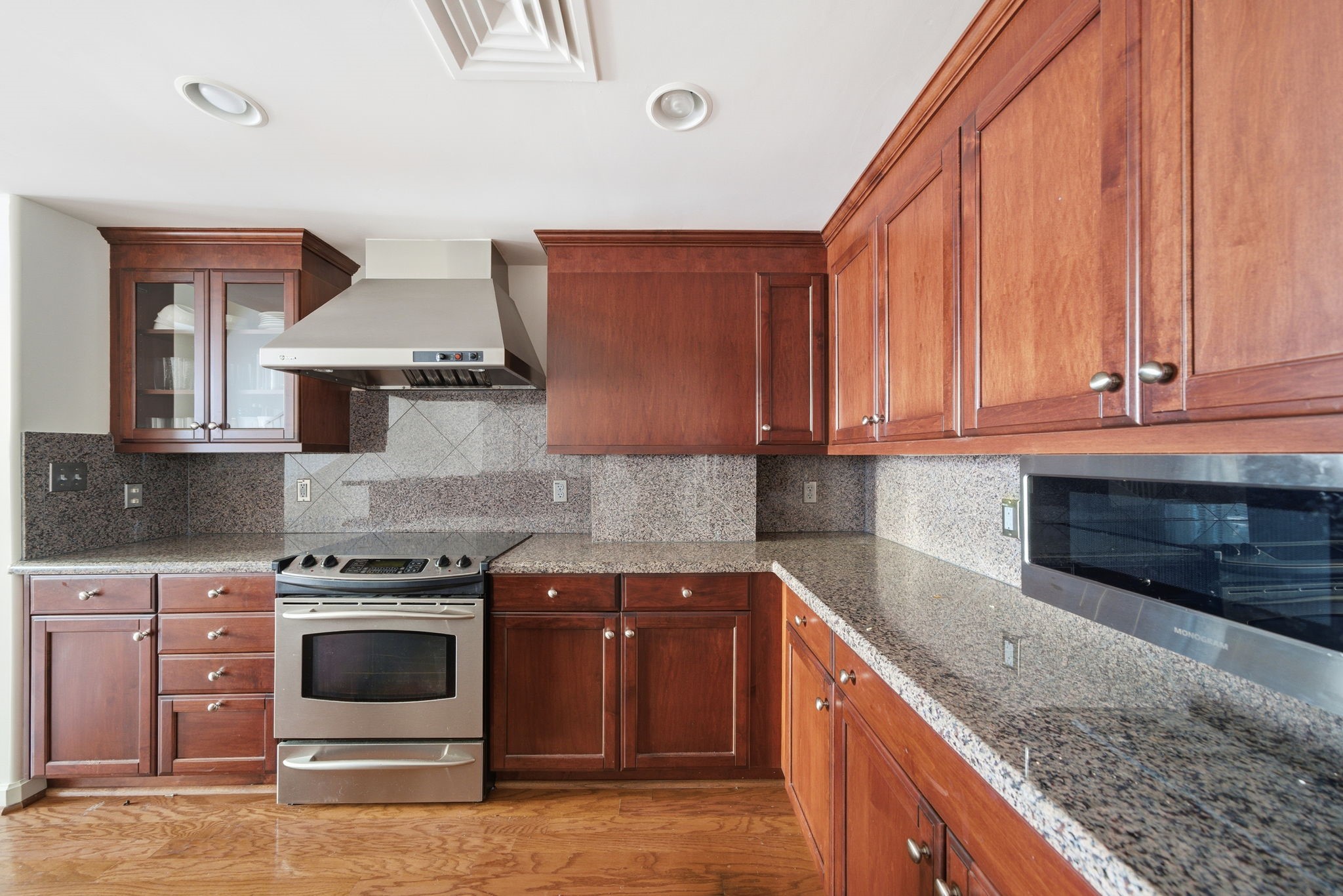 914 Main Street, Unit 1108 Houston, TX 77002 - Photo 3 of 24 a kitchen with granite countertop a sink stainless steel appliances and cabinets