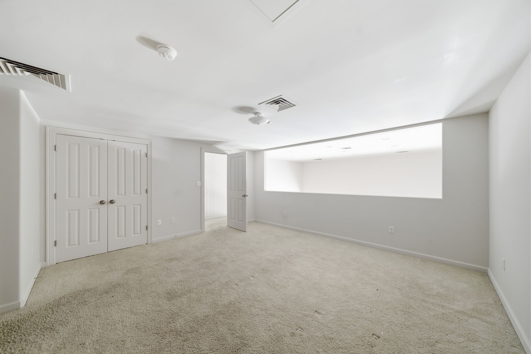 914 Main Street, Unit 1108 Houston, TX 77002 - Photo 5 of 24 a view of an empty room