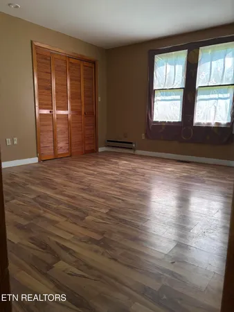 $379,900 | 516 Thomas Road, Speedwell, TN 37870
