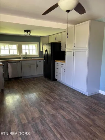 $379,900 | 516 Thomas Road, Speedwell, TN 37870