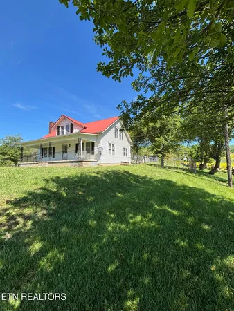 $379,900 | 516 Thomas Road, Speedwell, TN 37870