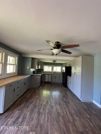 $379,900 | 516 Thomas Road, Speedwell, TN 37870