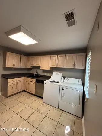 $379,900 | 516 Thomas Road, Speedwell, TN 37870